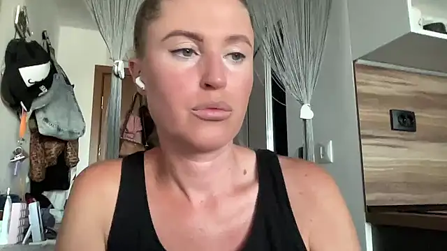 Snapshot of Ameli8 chatting on July 11, 4:32 pm Ameli8 online show from July 11, 4:32 pm