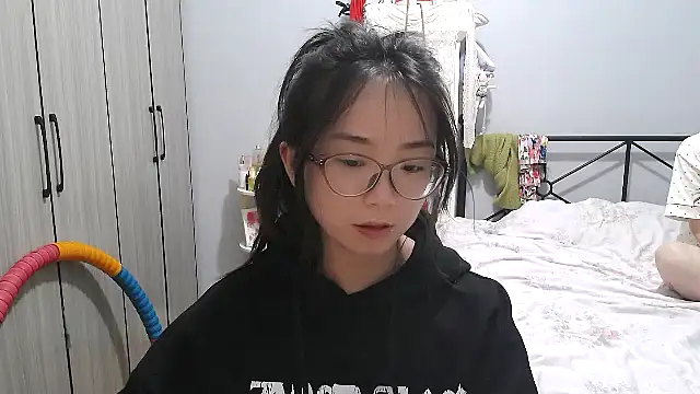 Hmm 0303 online show from May 1, 5:06 pm