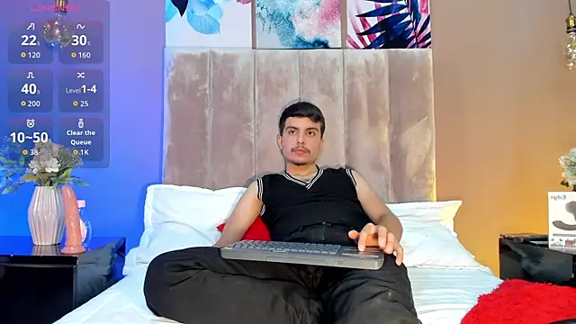 NicolasRey1 online show from November 15, 4:32 am