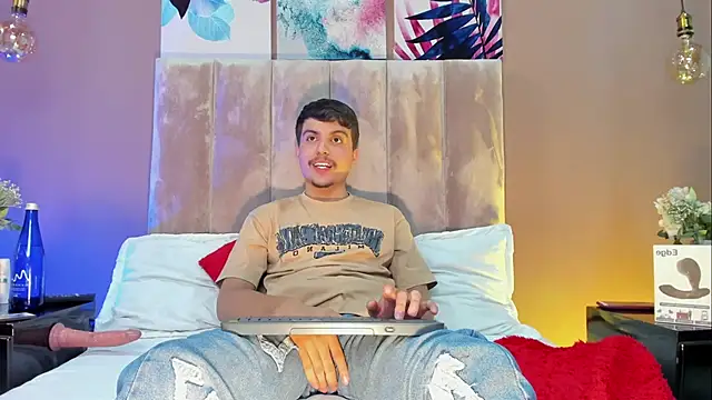 NicolasRey1 online show from November 18, 3:45 am