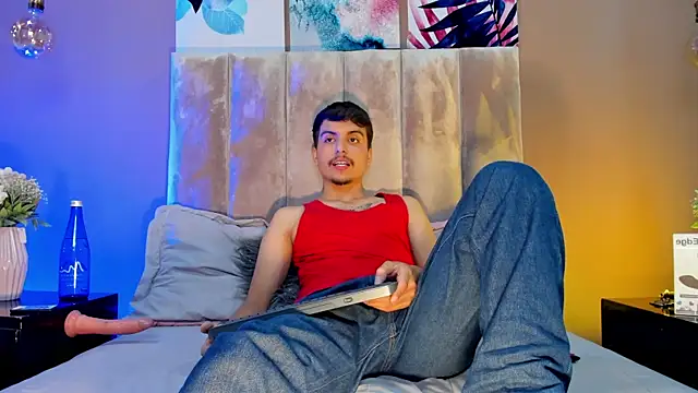 NicolasRey1 online show from November 19, 4:23 am