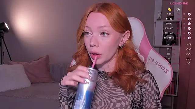 Elisahsthetics online show from May 2, 12:37 am