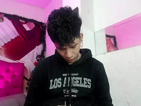 Snapshot of Lovers_Spicy chatting on December 18, 12:11 pm Lovers Spicy online show from December 18, 12:11 pm