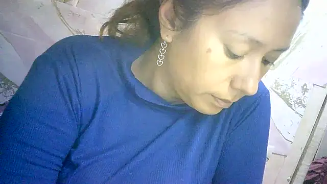 Snapshot of Zulreyna chatting on June 3, 4:15 am Zulreyna online show from June 3, 4:15 am