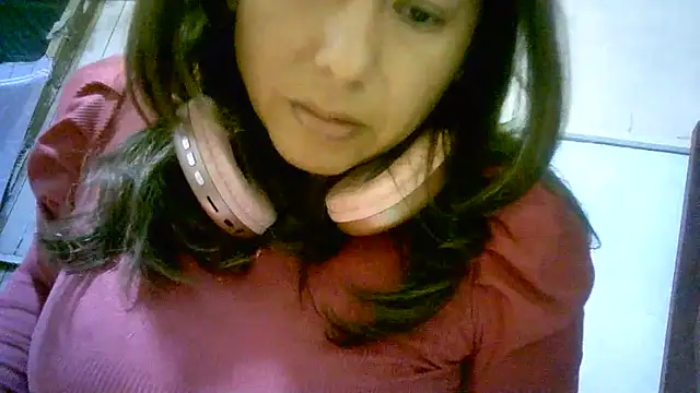Snapshot of Zulreyna chatting on June 20, 5:10 am Zulreyna online show from June 20, 5:10 am