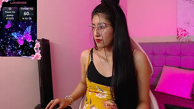 Violet raine  online show from December 3, 1:31 pm