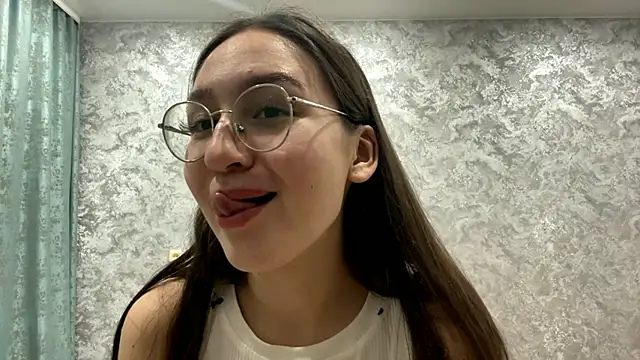 SofiYong online show from November 17, 1:06 pm