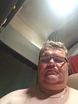 Snapshot of Grase44 chatting on December 5, 12:30 am Grase44 online show from December 5, 12:30 am