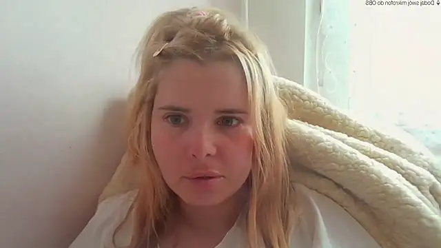 Snapshot of HornyElena chatting on May 7, 10:31 am HornyElena online show from May 7, 10:31 am