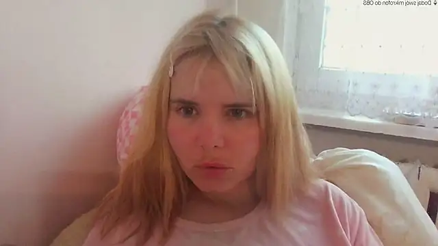 Snapshot of HornyElena chatting on May 10, 6:02 pm HornyElena online show from May 10, 6:02 pm