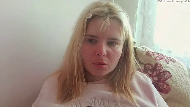 Snapshot of HornyElena chatting on May 11, 3:07 pm HornyElena online show from May 11, 3:07 pm
