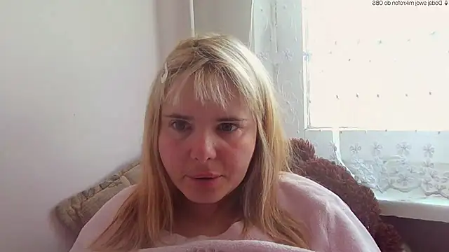 Snapshot of HornyElena chatting on May 14, 10:55 am HornyElena online show from May 14, 10:55 am