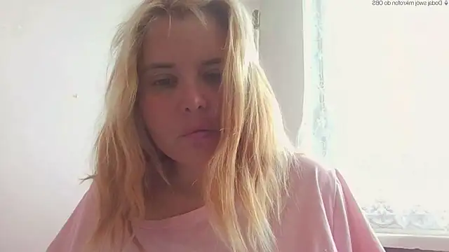 Snapshot of HornyElena chatting on May 16, 4:06 pm HornyElena online show from May 16, 4:06 pm