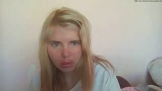 Snapshot of HornyElena chatting on May 27, 3:31 pm HornyElena online show from May 27, 3:31 pm
