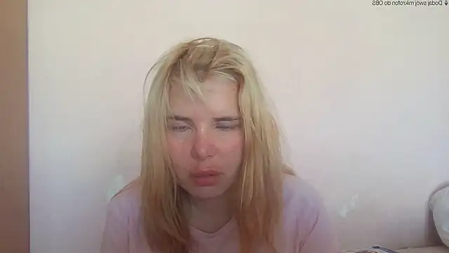 Snapshot of HornyElena chatting on May 28, 3:09 pm HornyElena online show from May 28, 3:09 pm