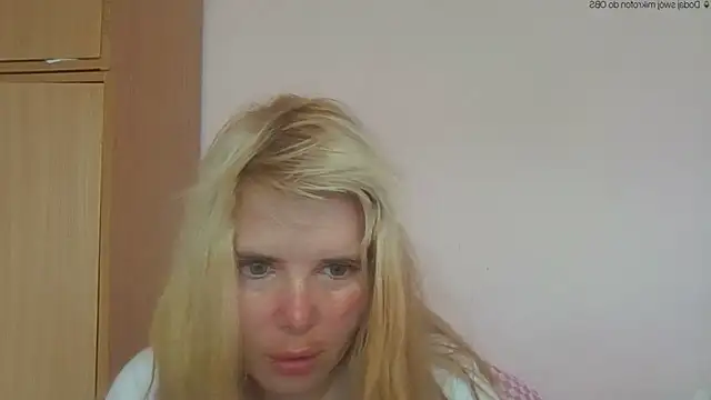 Snapshot of HornyElena chatting on May 30, 3:31 pm HornyElena online show from May 30, 3:31 pm