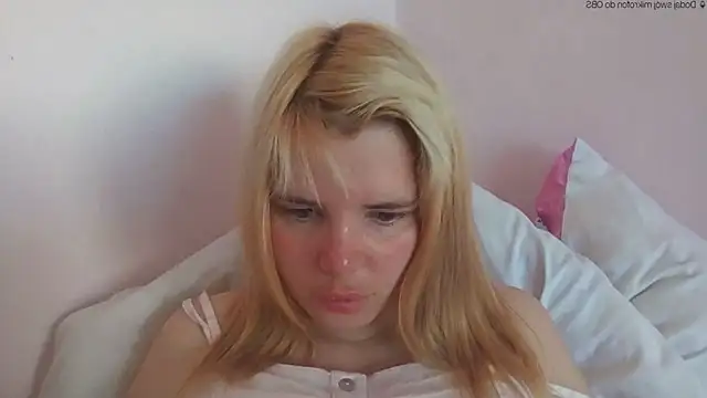 Snapshot of HornyElena chatting on June 2, 2:52 pm HornyElena online show from June 2, 2:52 pm
