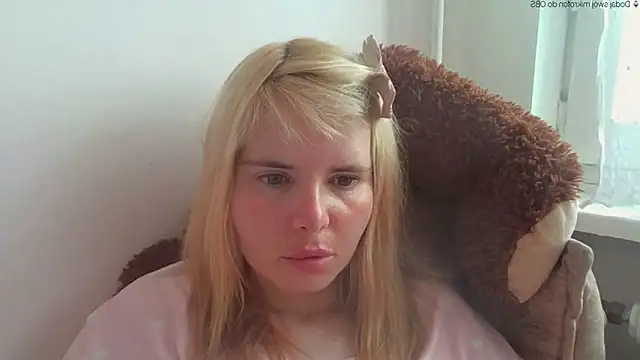 Snapshot of HornyElena chatting on June 3, 3:17 pm HornyElena online show from June 3, 3:17 pm