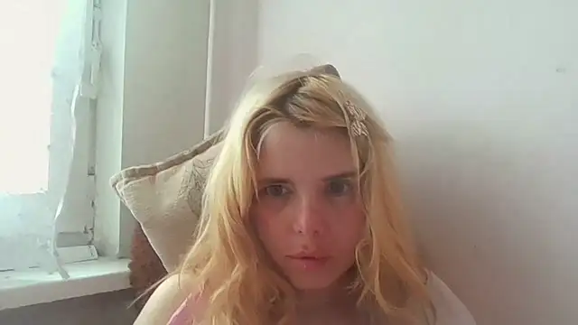 Snapshot of HornyElena chatting on June 13, 1:09 pm HornyElena online show from June 13, 1:09 pm