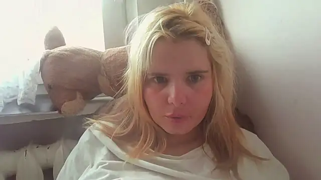 Snapshot of HornyElena chatting on June 20, 4:43 pm HornyElena online show from June 20, 4:43 pm