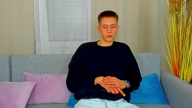 Snapshot of RileyyChasee chatting on December 16, 5:07 pm RileyyChasee online show from December 16, 5:07 pm