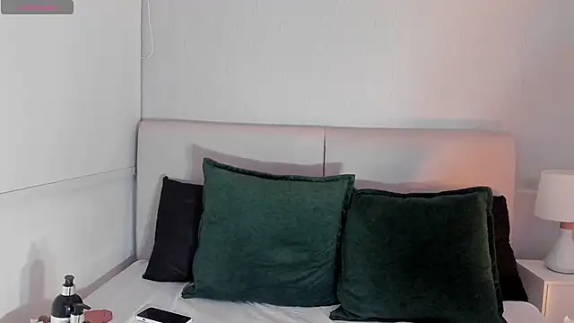 ARI FLAME online show from April 30, 6:47 pm