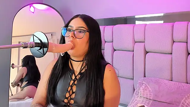 Snapshot of Amy_whittee chatting on December 5, 7:21 pm Amy whittee online show from December 5, 7:21 pm