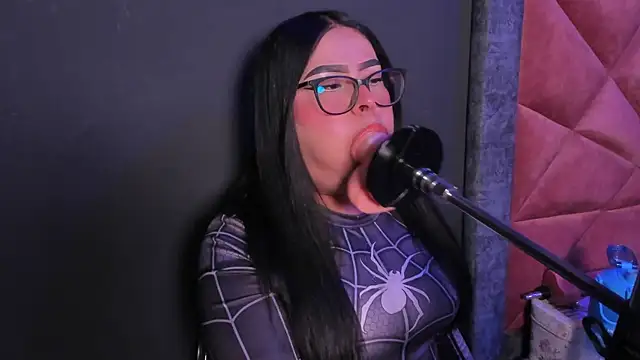 Amy whittee online show from May 16, 3:47 am