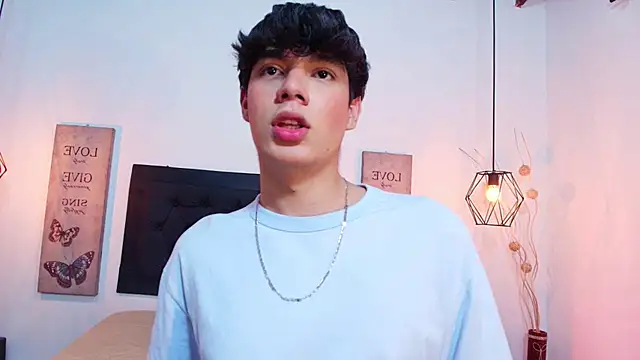 Snapshot of Isaac_Kurtt chatting on November 20, 8:52 pm Isaac Kurtt online show from November 20, 8:52 pm