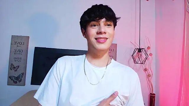 Snapshot of Isaac_Kurtt chatting on November 21, 7:56 pm Isaac Kurtt online show from November 21, 7:56 pm