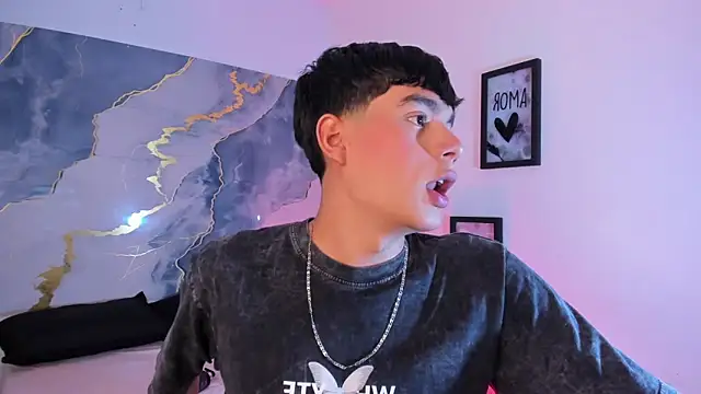 Snapshot of Isaac_Kurtt chatting on November 24, 7:46 pm Isaac Kurtt online show from November 24, 7:46 pm