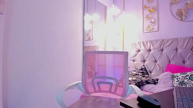 Sharktitiare  online show from November 14, 3:38 am