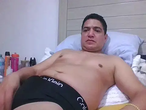 Snapshot of yayo_33 chatting on November 23, 4:12 am yayo 33 online show from November 23, 4:12 am