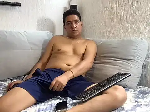 Snapshot of yayo_33 chatting on April 15, 8:09 pm yayo 33 online show from April 15, 8:09 pm