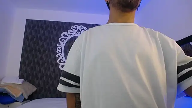 Dereck Jhonsonn online show from December 3, 7:45 pm