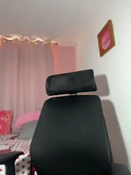 Snapshot of Melody_Spencer26 chatting on July 24, 5:11 pm Melody Spencer26 online show from July 24, 5:11 pm