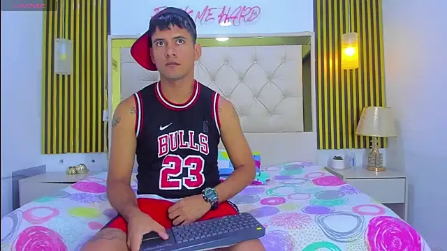 KEVIN MCKINLEY online show from November 10, 6:01 am