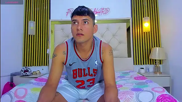 KEVIN MCKINLEY online show from November 11, 6:13 am