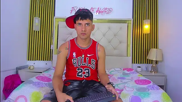 KEVIN MCKINLEY online show from November 14, 1:37 am