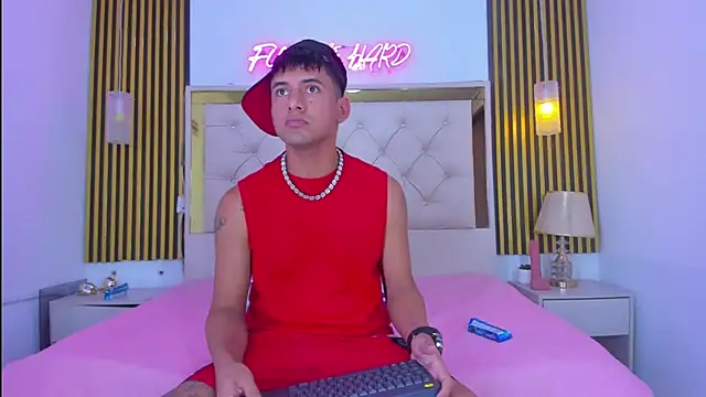 KEVIN MCKINLEY online show from November 18, 12:16 am