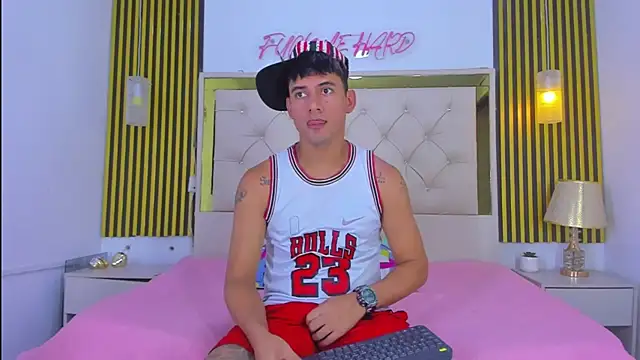 KEVIN MCKINLEY online show from November 26, 12:11 am