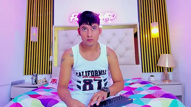 KEVIN MCKINLEY online show from December 5, 12:08 am