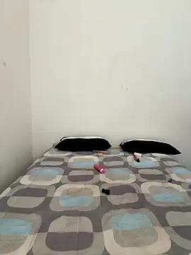 Snapshot of NiaLong21_ chatting on November 16, 2:33 pm NiaLong21 online show from November 16, 2:33 pm