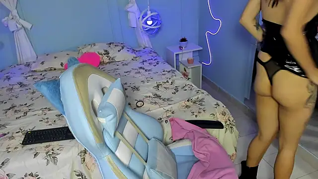 Snapshot of ArtemisaMoonn chatting on November 18, 8:13 pm ArtemisaMoonn online show from November 18, 8:13 pm