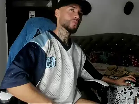 couple-hothot online show from December 18, 8:37 pm