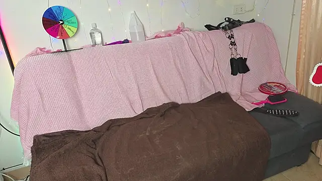 JadeStarUK online show from November 27, 1:57 pm