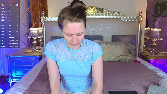 Snapshot of HolyBabyDoll chatting on November 19, 4:01 am HolyBabyDoll online show from November 19, 4:01 am