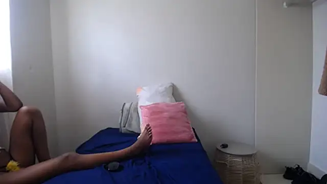 Snapshot of SexySlimMelanin chatting on November 30, 10:41 am SexySlimMelanin online show from November 30, 10:41 am