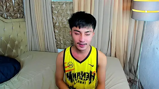 Snapshot of Urloverhardcock chatting on May 15, 7:04 am Urloverhardcock online show from May 15, 7:04 am