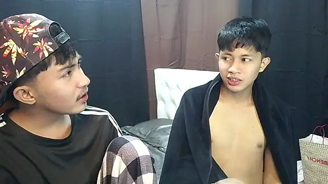 Snapshot of Urloverhardcock chatting on July 26, 5:15 am Urloverhardcock online show from July 26, 5:15 am